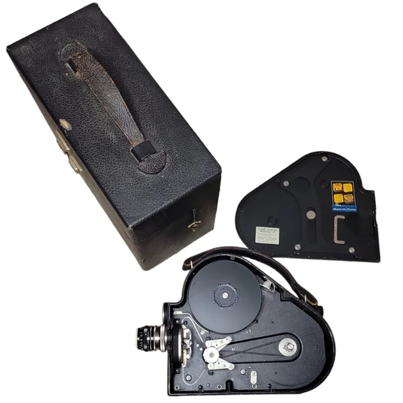 Vintage camera set Kodak Vintage Cameras in Black and Silver - Picture 15 of 16